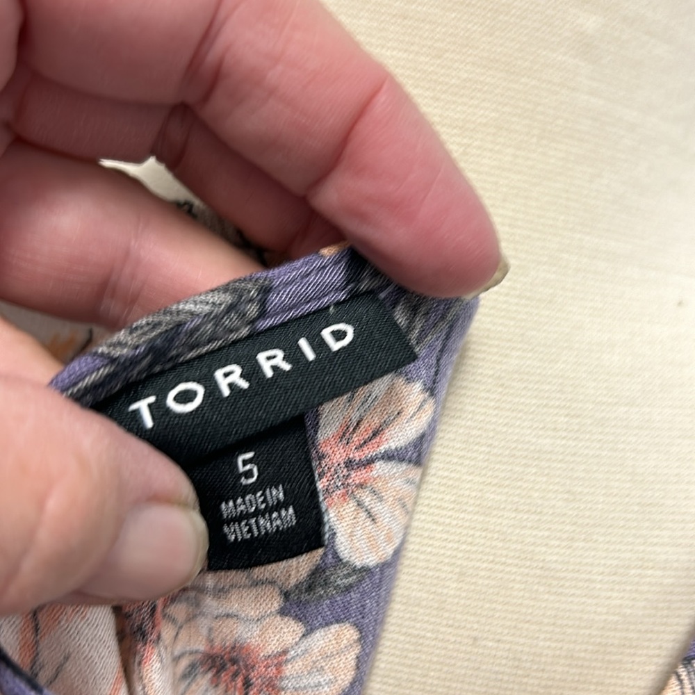 NWT two Torrid short sleeved floral blouses - Picture 14 of 15